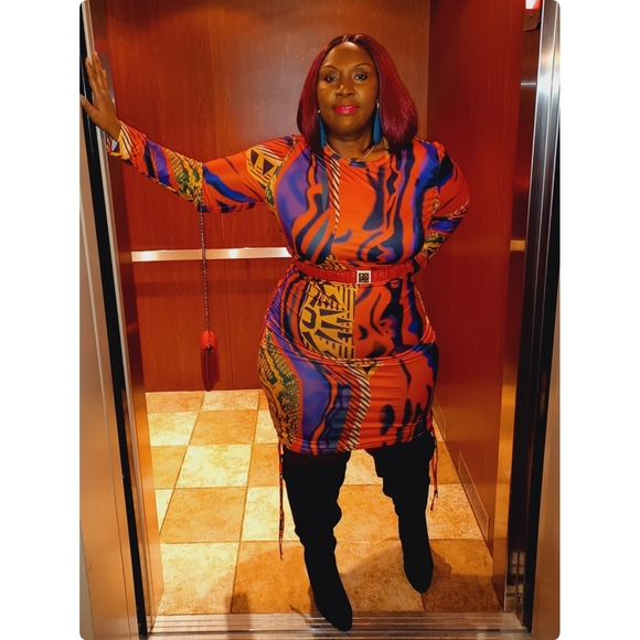 🆕Abstract Printed Plus Size Dress - Picture 2 of 2